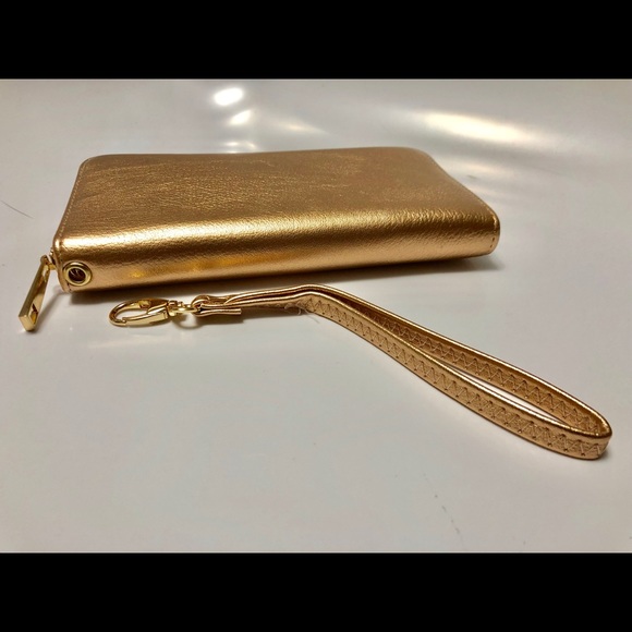 BUY ONE GET ONE FREE NWOT Vegan Leather Rose Gold Wallet/Wristlet - Picture 5 of 5